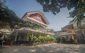 Front One Boutique Baluran Malang